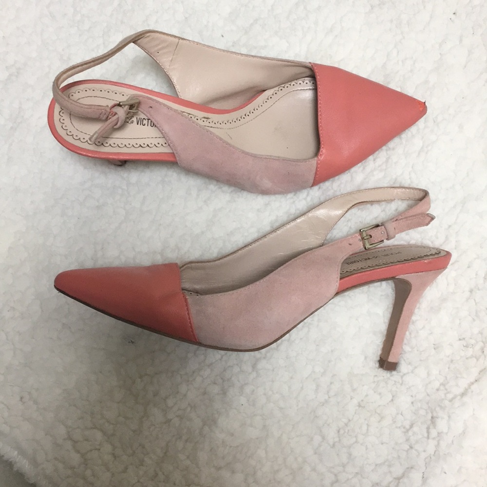 Pour La Victoire colorblock kitten heels